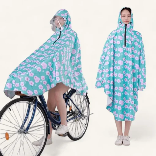 Femme portant un poncho imperméable pour vélo sous la pluie