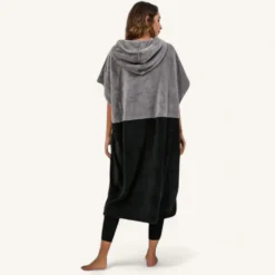 Poncho chic femme: confort et élégance en gris et noir.