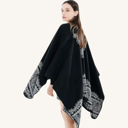 Poncho noir élégant avec motifs floraux, alliant confort et style boho-chic pour toutes occasions.