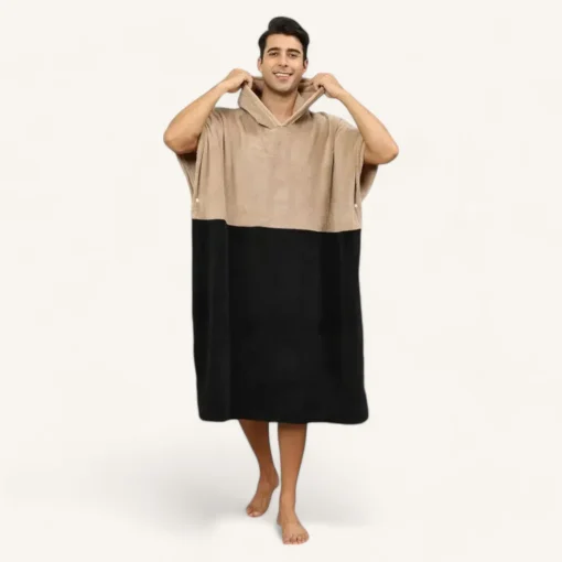 Poncho confortable en beige et noir pour homme - Style moderne et chaleureux.