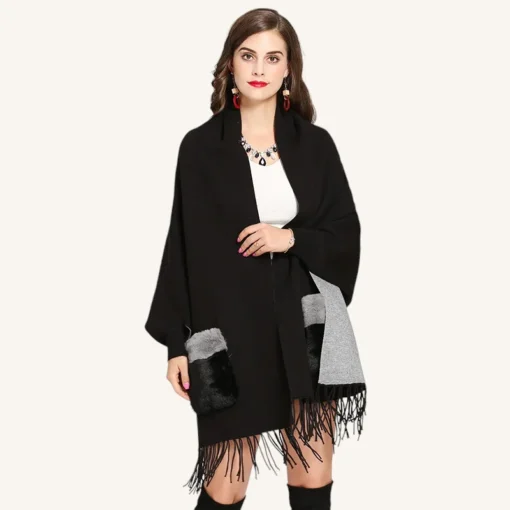 Élégant poncho noir à franges pour femme, parfait pour lhiver et les occasions spéciales.