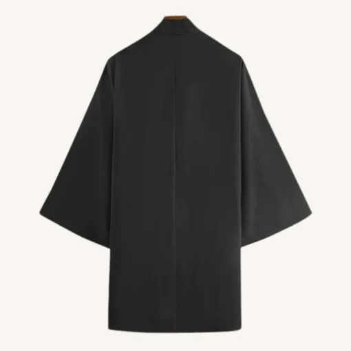 Robe noire minimaliste élégante, confortable et polyvalente pour lintérieur et lextérieur.