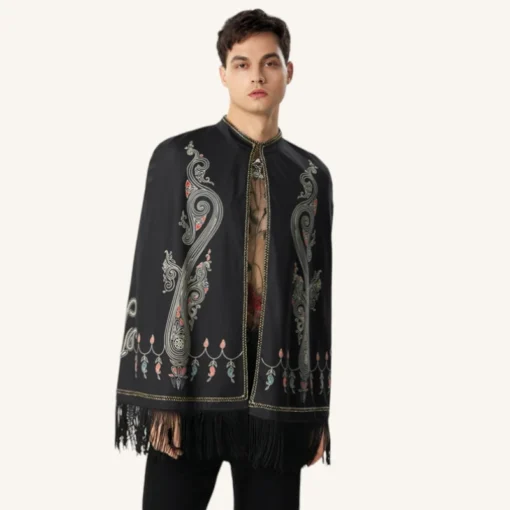 Cape Noire Elegante Avec Motifs Ornementaux