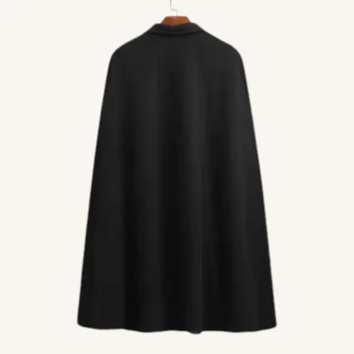 Capes Noires Elegantes Pour Un Look Sophistique