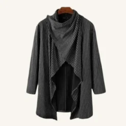 Veste moderne à rayures noires, silhouette fluide, parfaite pour toutes les occasions.