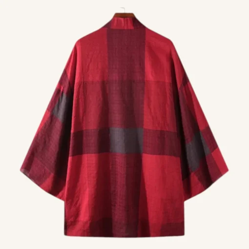 Kimono traditionnel rouge avec motifs noirs, élégant et confortable, idéal pour lautomne et lhiver.