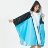 Cape de Pluie Femme Noir et Bleu